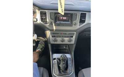 VW Golf 1.6 TDI Sportsvan - автомобили, коли, обяви за нови и употребявани 9