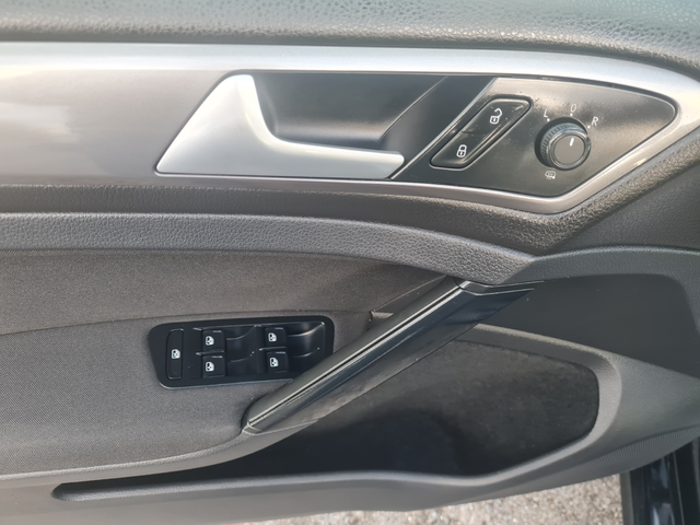 VW Golf 1.6TDI ПЕРФЕКТЕН - автомобили, коли, обяви за нови и употребявани 13