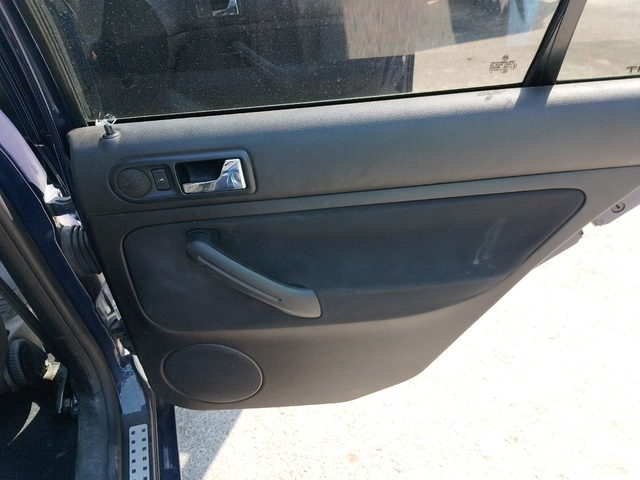 VW Golf 1.9 - автомобили, коли, обяви за нови и употребявани 6