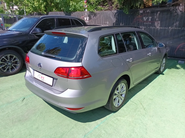 VW Golf 1.6TDI/NAVI - автомобили, коли, обяви за нови и употребявани 3