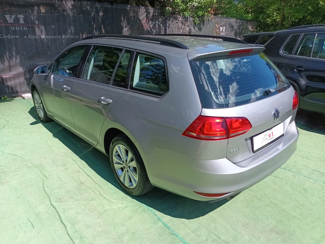 VW Golf 1.6TDI/NAVI - автомобили, коли, обяви за нови и употребявани 4
