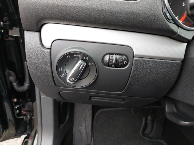 VW Golf 6 2, 0TDI AUTOMATIC - автомобили, коли, обяви за нови и употребявани 13