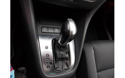 VW Golf 6 2, 0TDI AUTOMATIC - автомобили, коли, обяви за нови и употребявани 9