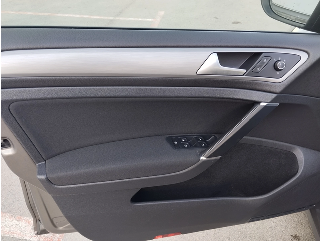 VW Golf 1.6TDI DSG - автомобили, коли, обяви за нови и употребявани 6