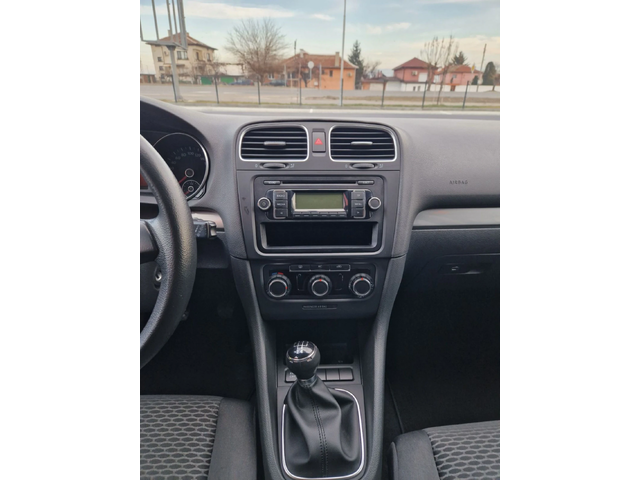 VW Golf 1.4 /80 к.с. - автомобили, коли, обяви за нови и употребявани 11