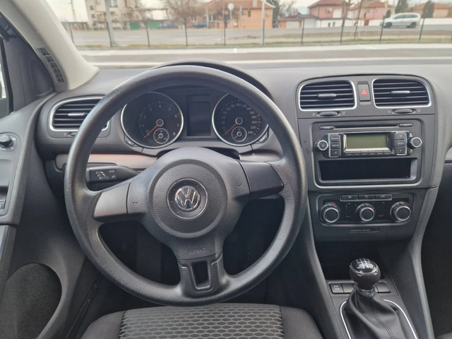 VW Golf 1.4 /80 к.с. - автомобили, коли, обяви за нови и употребявани 9