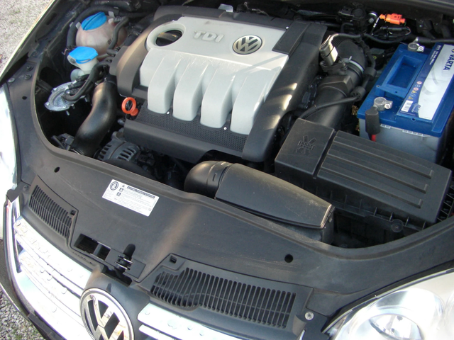 VW Golf 1.9TDI  GT 105k.c - автомобили, коли, обяви за нови и употребявани 16