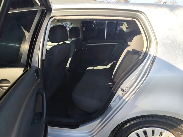 VW Golf 1.9TDi* KLIMATRONIK* - автомобили, коли, обяви за нови и употребявани 9