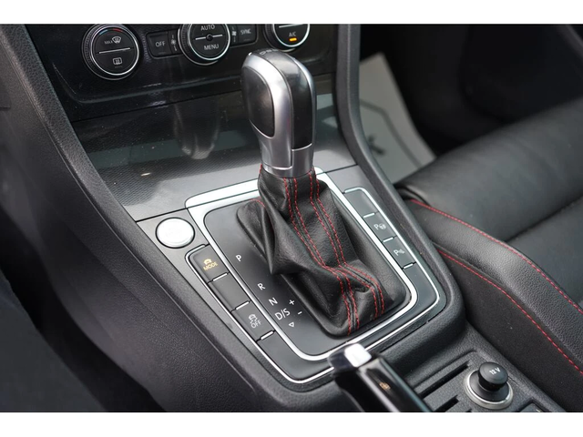 VW Golf GTI PERFORMANCE| Premium leather sport seats| Prem - автомобили, коли, обяви за нови и употребявани 8