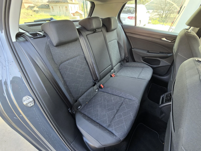 VW Golf 1.0ETSI LIFE 110к.с DSG - автомобили, коли, обяви за нови и употребявани 13