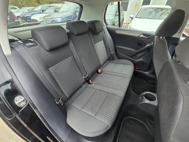 VW Golf 1.6TDI Comfortline 105к.с - автомобили, коли, обяви за нови и употребявани 13