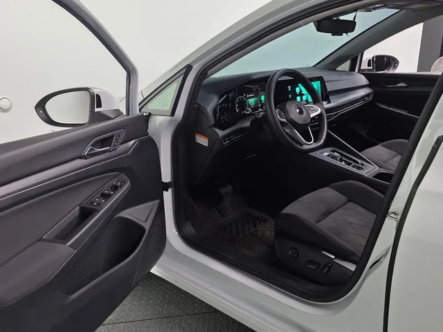 VW Golf 8Th Generation 2.0 Tdi Prestige - автомобили, коли, обяви за нови и употребявани 9