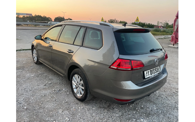 VW Golf 1.6TDI-NAVI-PANO-DSG - автомобили, коли, обяви за нови и употребявани 10