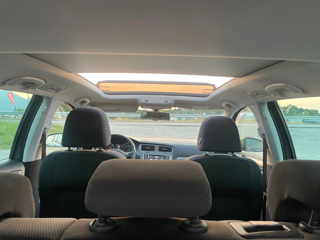 VW Golf 1.6TDI-NAVI-PANO-DSG - автомобили, коли, обяви за нови и употребявани 14