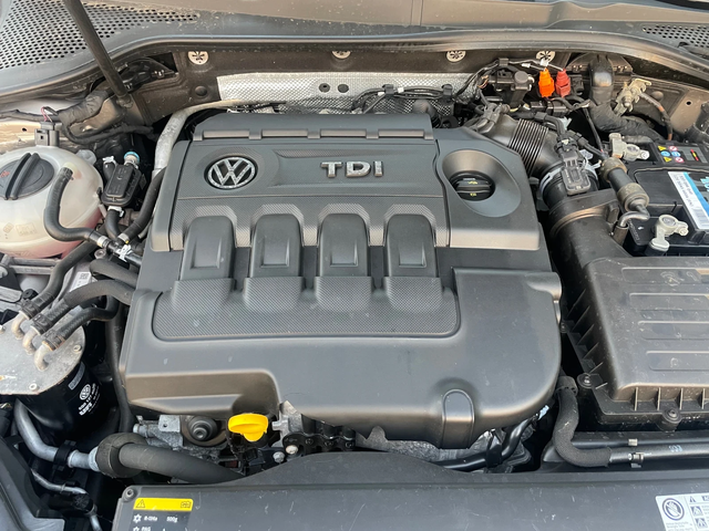 VW Golf 1.6TDI-NAVI-PANO-DSG - автомобили, коли, обяви за нови и употребявани 15