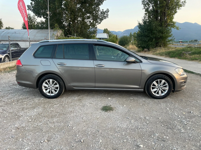 VW Golf 1.6TDI-NAVI-PANO-DSG - автомобили, коли, обяви за нови и употребявани 3