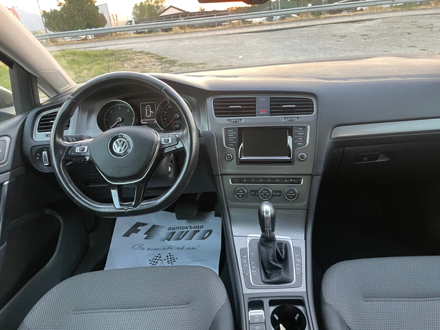 VW Golf 1.6TDI-NAVI-PANO-DSG - автомобили, коли, обяви за нови и употребявани 7