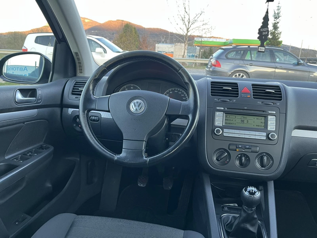 VW Golf 1.4I 80кс FACE КЛИМАТИК - автомобили, коли, обяви за нови и употребявани 11