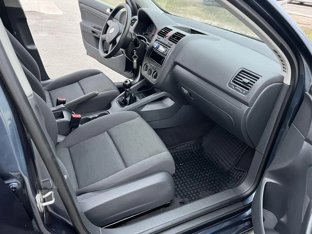 VW Golf 1.4I 75кс  КЛИМАТИК - автомобили, коли, обяви за нови и употребявани 10