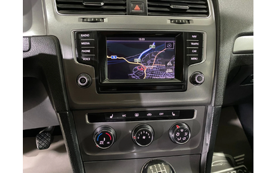 VW Golf 1.6 TDI * NAVI * 4Motion * - автомобили, коли, обяви за нови и употребявани 9