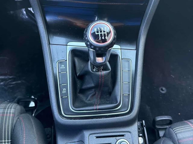 VW Golf GTI* 3dr HB Man * ПОДГРЕВ* KEYLESS* - автомобили, коли, обяви за нови и употребявани 9