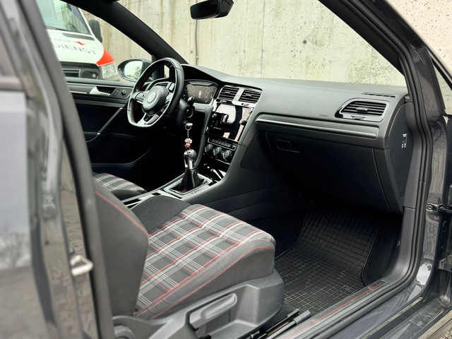VW Golf GTI/PERFORMANCE/VIRTUAL/LED/NAVI/Multy/67 хил.км.! - автомобили, коли, обяви за нови и употребявани 8