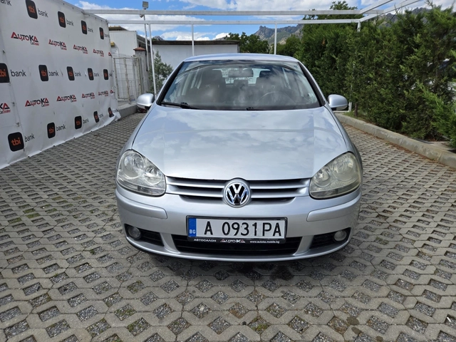 VW Golf 2.0TDI-140кс= 6СКОРОСТИ= НАВИ= ПАРКТРОНИК - автомобили, коли, обяви за нови и употребявани 0