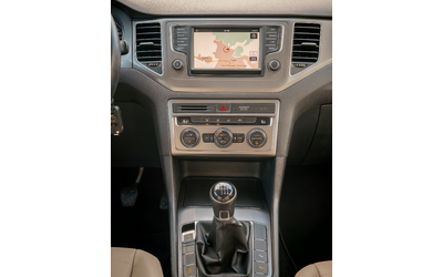 VW Golf Sportsvan НАВИ-КОЖА-ДИСТРОНИК - автомобили, коли, обяви за нови и употребявани 11