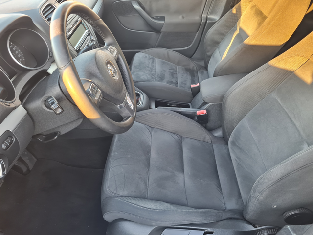 VW Golf Variant 1.6TDI 105h.p!!ОБСЛУЖЕНА!!ЦЕНА С РЕГИСТРАЦИЯ - автомобили, коли, обяви за нови и употребявани 13