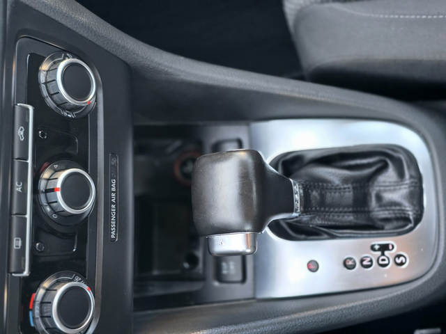 VW Golf VI 2.0TDI - автомобили, коли, обяви за нови и употребявани 9