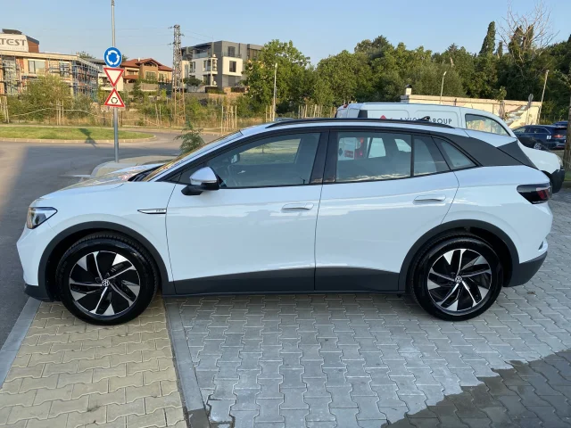 VW ID.4 SOH 93% - автомобили, коли, обяви за нови и употребявани 7
