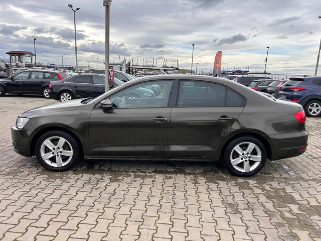 VW Jetta 1.2TSI NAVI EURO 5 - автомобили, коли, обяви за нови и употребявани 8