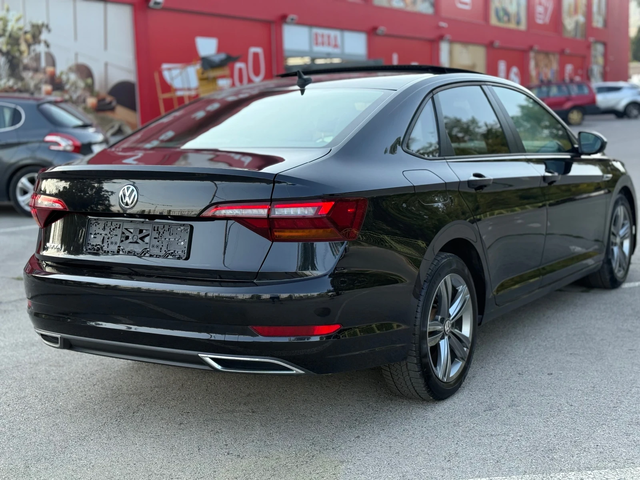VW Jetta R-line* DISTR* LineAssist* М.Точка* CarPlay* ПОДГ* - автомобили, коли, обяви за нови и употребявани 1