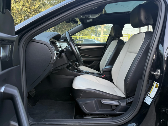 VW Jetta R-line* DISTR* LineAssist* М.Точка* CarPlay* ПОДГ* - автомобили, коли, обяви за нови и употребявани 6