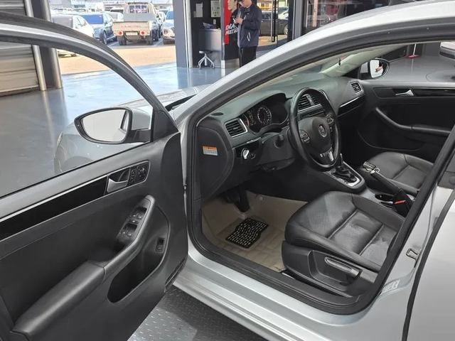 VW Jetta 2.0 TDI - автомобили, коли, обяви за нови и употребявани 10