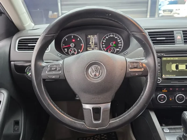 VW Jetta 2.0 TDI - автомобили, коли, обяви за нови и употребявани 13