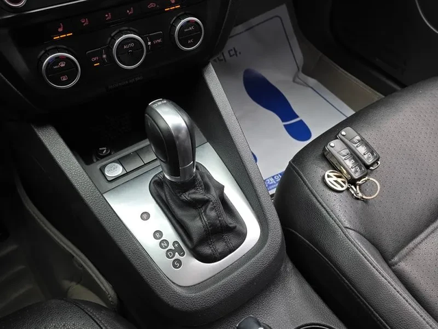 VW Jetta 2.0 TDI - автомобили, коли, обяви за нови и употребявани 8