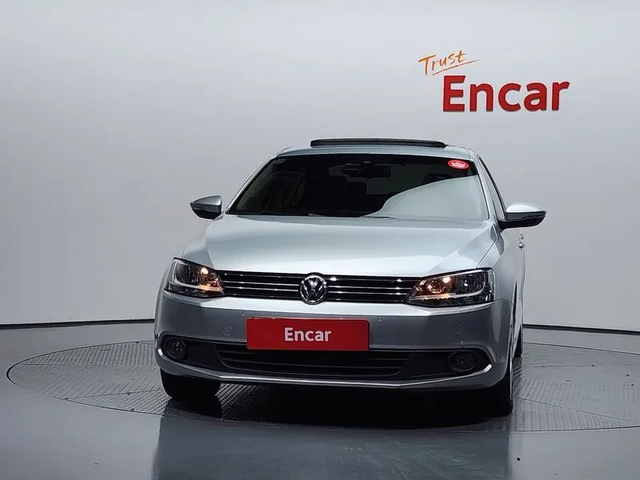 VW Jetta 2.0 TDI - автомобили, коли, обяви за нови и употребявани 2