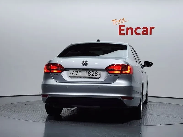 VW Jetta 2.0 TDI - автомобили, коли, обяви за нови и употребявани 3