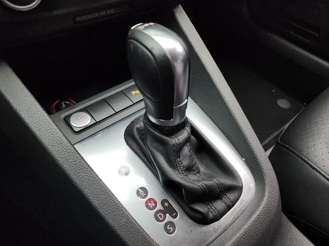 VW Jetta 2.0 TDI - автомобили, коли, обяви за нови и употребявани 8