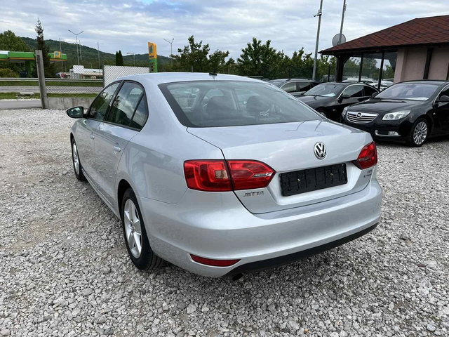 VW Jetta 1.6TDI 105к DSG BLUEMOTION КЛИМАТРОНИК ВНОС ИТАЛИЯ - автомобили, коли, обяви за нови и употребявани 4