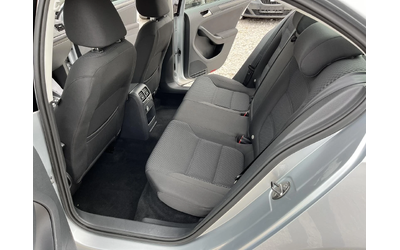 VW Jetta 1.6TDI 105к DSG BLUEMOTION КЛИМАТРОНИК ВНОС ИТАЛИЯ - автомобили, коли, обяви за нови и употребявани 8