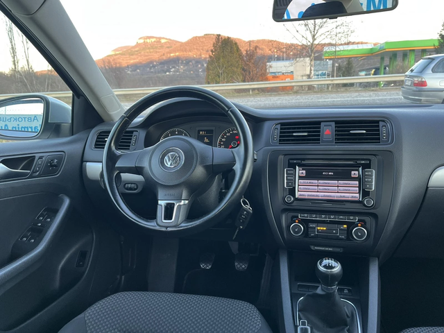 VW Jetta 1.2 TURBO 105кс 4 ЦИЛИНДЪРА EURO 5A КАТО НОВА - автомобили, коли, обяви за нови и употребявани 11