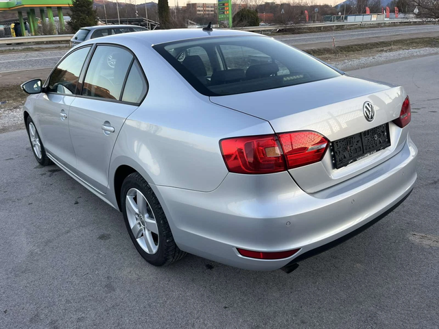 VW Jetta 1.2 TURBO 105кс 4 ЦИЛИНДЪРА EURO 5A КАТО НОВА - автомобили, коли, обяви за нови и употребявани 4