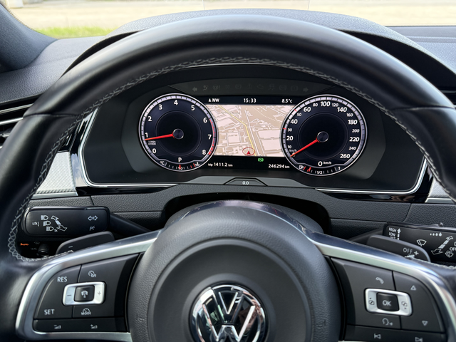 VW Passat 2.0 TSI / 4MOTION / R-Line / SWISS - автомобили, коли, обяви за нови и употребявани 11