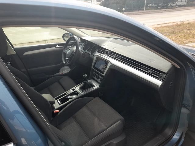 VW Passat FACELIFT-1.6TDI-NAVI-2018-6ск - автомобили, коли, обяви за нови и употребявани 5