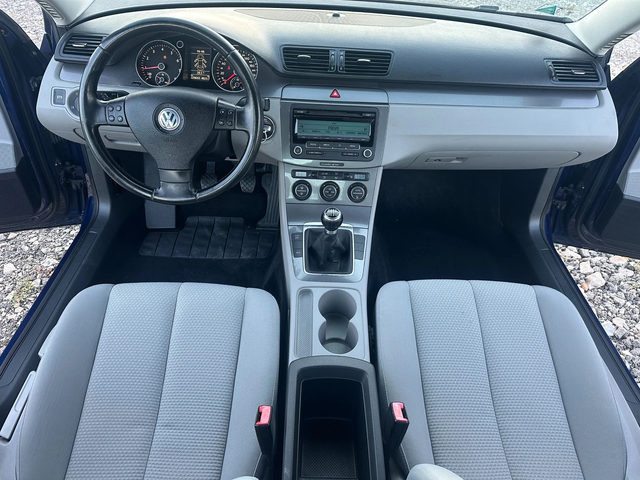 VW Passat 1.6I 102kc СТАРИЯ МОТОР - автомобили, коли, обяви за нови и употребявани 9