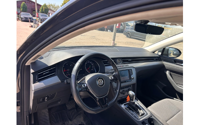 VW Passat 1.6TDI AVTOMAT/NAVI EURO 6 - автомобили, коли, обяви за нови и употребявани 10