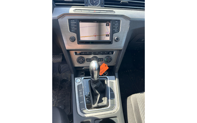 VW Passat 1.6TDI AVTOMAT/NAVI EURO 6 - автомобили, коли, обяви за нови и употребявани 11
