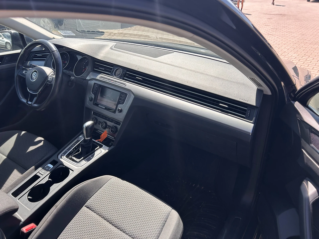 VW Passat 1.6TDI AVTOMAT/NAVI EURO 6 - автомобили, коли, обяви за нови и употребявани 9